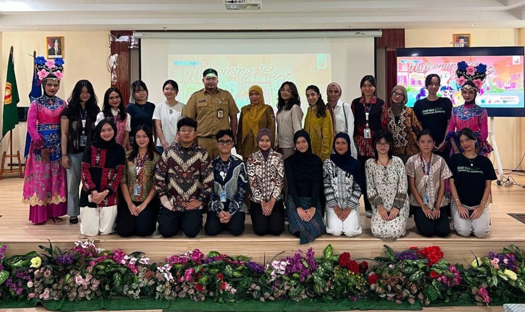 AIESEC in UPNVJ Mulai Proyek Happy Bus dengan Sambut Lima Relawan Internasional 