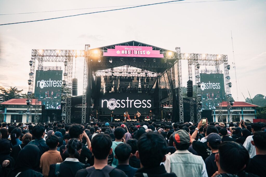 Padepopan: Sweet Escape Hadirkan Festival Musik di Tengah Terminal Jatijajar yang Tetap Beroperasi